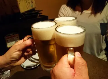 Kanpai ! on trinque à la bière, un classique de l'izakaya Kanpai ! On trinque à la bière, un classique de l'izakaya