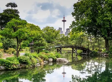 La tour de Kyoto, vue depuis la jardin Shosei-en à Kyoto