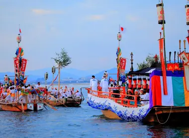 El festival Kangensai en Miyajima (prefectura de Hiroshima) El festival Kangensai en Miyajima (prefectura de Hiroshima)