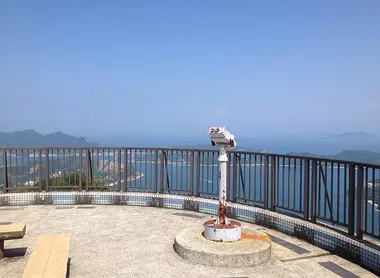 Plataforma del Monte Sekizen con vista al archipiélago de Kamijima.