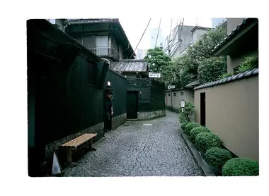 Une rue typique de Kagurazaka, à Tokyo