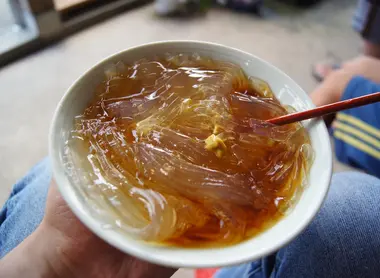 Tokoroten, les nouilles à base de gelée d'agar-agar Tokoroten, les nouilles à base de gelée d'agar-agar