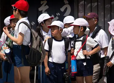 Des écoliers Japonais en sortie scolaire