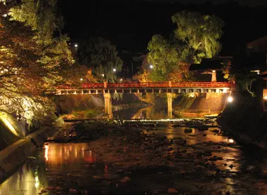 El puente de Nakabashi en Hida Takayama, iluminado. El puente de Nakabashi en Hida Takayama, iluminado.