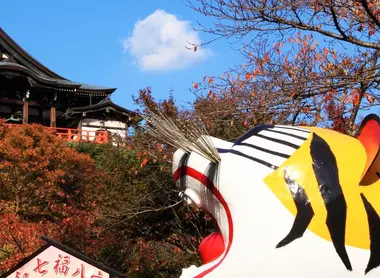 El tigre que cuida la entrada al templo Chogosonshi-ji en Nara.