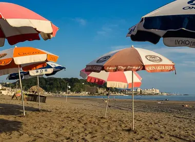 La plage de Zaimokuza, à Kamakura