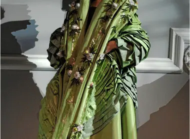 Modèle « Gia-Cia-Me-San par John Galliano  Dior Haute Couture © Photographie : Guy Marineau