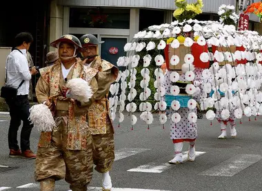 Desfile durante el festival Mibu no hana taue. Desfile durante el festival Mibu no hana taue.