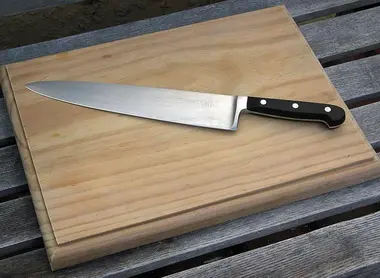 Una manaita, la tabla de cortar japonesa.