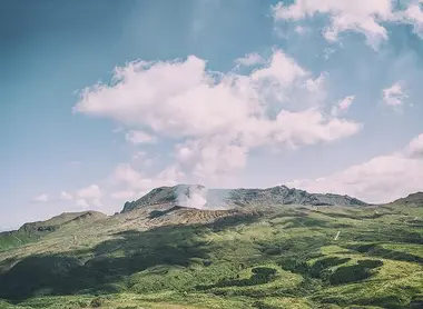 Le mont Aso fumant Le mont Aso fumant