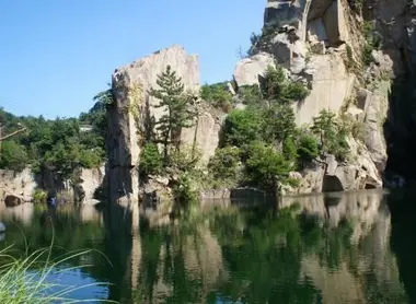 Les pierres sont la spécialité locale de l'île de Kitagi-jima
