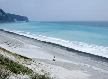 La plage de Habushi sur l'île de Nii-jima (préfecture de Tokyo)