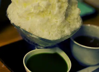 Chez Himitsudo, les kakigôri sont constituées de glace pilée et de sirop et toppings aux ingrédients mystères !