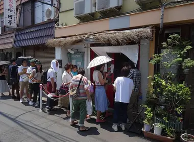 En été, le glacier est pris d'assaut ! Préparez-vous à faire la queue..