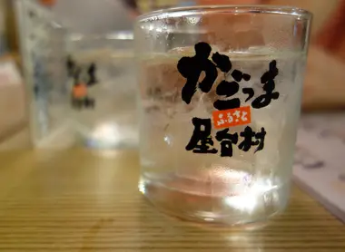 Un verre de shochu, l'alcool de patate douce de Kagoshima Un verre de shochu, l'alcool de patate douce de Kagoshima