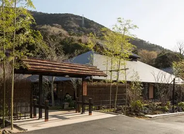 Dans un cadre privilégié et accueillant, l'onsen Hakone Yuryo vous invite à la détente