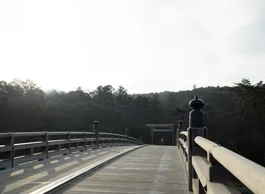 Le pont Ujibashi à Ise Le pont Ujibashi à Ise
