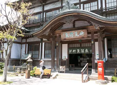 Le bâtiment de Takegawara Onsen, reconstruit en 1938 Le bâtiment de Takegawara Onsen, reconstruit en 1938