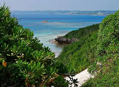 La plage de Sunayama sur l'île de Miyako La plage de Sunayama sur l'île de Miyako