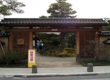 L'entrée de la résidence des Takada dans le quartier de Nagamachi à Kanazawa