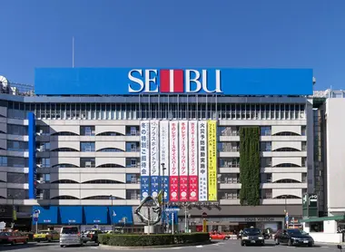 Soldes en façade du depa-chika Seibu
