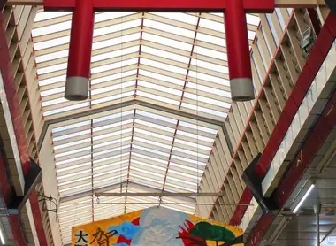 Un torii dans la Tenjinbashi-suji Shotengai, à Osaka
