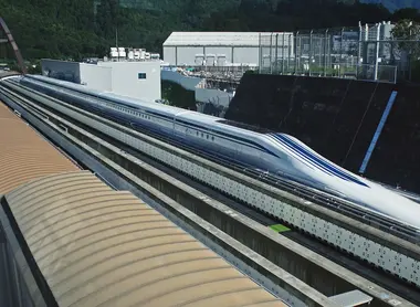 Le Maglev et son nez particulièrement aérodynamique Le Maglev et son nez particulièrement aérodynamique