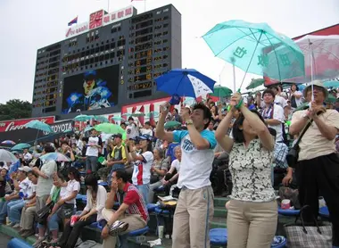 Meiji_Jingu_Stadium-umbrella