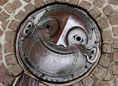 Une plaque d'égout au musée Ghibli. Une plaque d'égout au musée Ghibli.