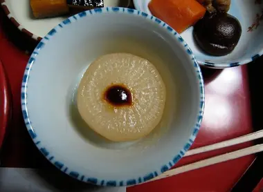 Le daikon, le grand radis blanc japonais. Le daikon, le grand radis blanc japonais.