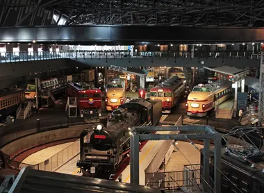 L'espace central d'exposition du musée ferroviaire d'Ômiya