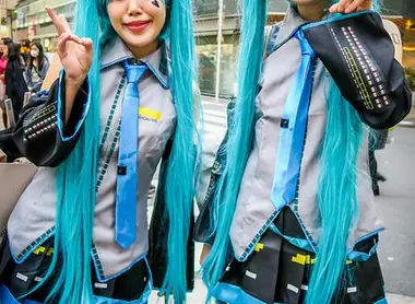 Des Japonaises en cosplay du personnage Hatsune Miku Des Japonaises en cosplay du personnage Hatsune Miku