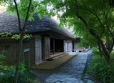 L'une des douze chaumières minka que l'on peut visiter à Shikoku Mura L'une des douze chaumières minka que l'on peut visiter à Shikoku Mura
