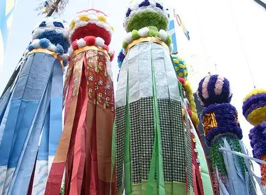 Les décorations du festival Tanabata au Japon Les décorations du festival Tanabata au Japon