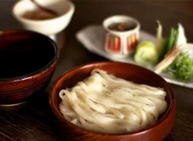 Omen est spécialisé dans les nouilles japonaises udon