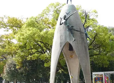 Le Monument de la Paix des Enfants, à Hiroshima Le Monument de la Paix des Enfants, à Hiroshima