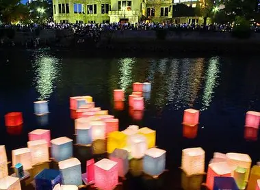 La cérémonie du souvenir a lieu tous les ans le 6 août à Hiroshima La cérémonie du souvenir a lieu tous les ans le 6 août à Hiroshima
