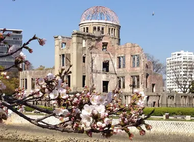 La vie a repris à Hiroshima, qui s'est reconstruite après le bombardement de 1945 La vie a repris à Hiroshima, qui s'est reconstruite après le bombardement de 1945