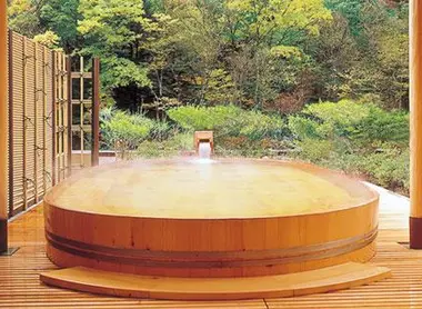 Bain extérieur côté forêt