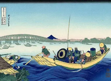 Coucher de soleil à travers le pont de Ryōgoku depuis la rive de la Sumida à Onmayagashi