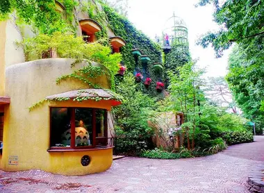 Totoro vous accueille à l'entrée du musée Ghibli Totoro vous accueille à l'entrée du musée Ghibli