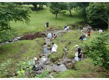 Partie de pêche au mont Hibayama en été Partie de pêche au mont Hibayama en été