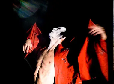 Danse buto de l'artiste Ken Mai