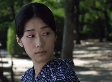 Akane Tatsukawa dans le rôle de Michiko. Akane Tatsukawa dans le rôle de Michiko.