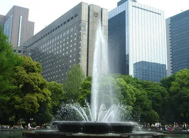 Une oasis de verdure au milieu des buildings de Tokyo