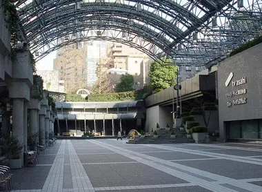 Herbert_von_Karajan_Platz_of_Ark_Hills,_Tokyo,_Japan