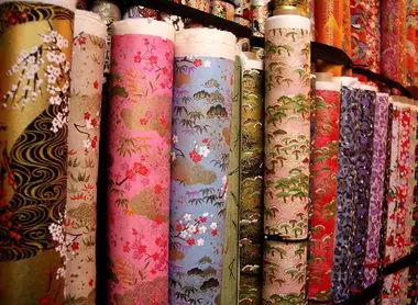 Rouleaux de papier washi dans une boutique de Kamakura