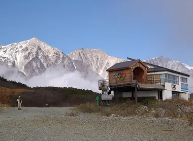 Souvenir des Jeux Olympiques de Nagano au pied des monts Hakuba Sanzan
