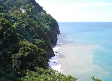 Les falaises d'Oyashirazu, au sein du géoparc d'Itoigawa