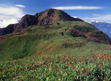 L’Amakazariyama (près de 2000 mètres), au sein du géoparc d'Itoigawa